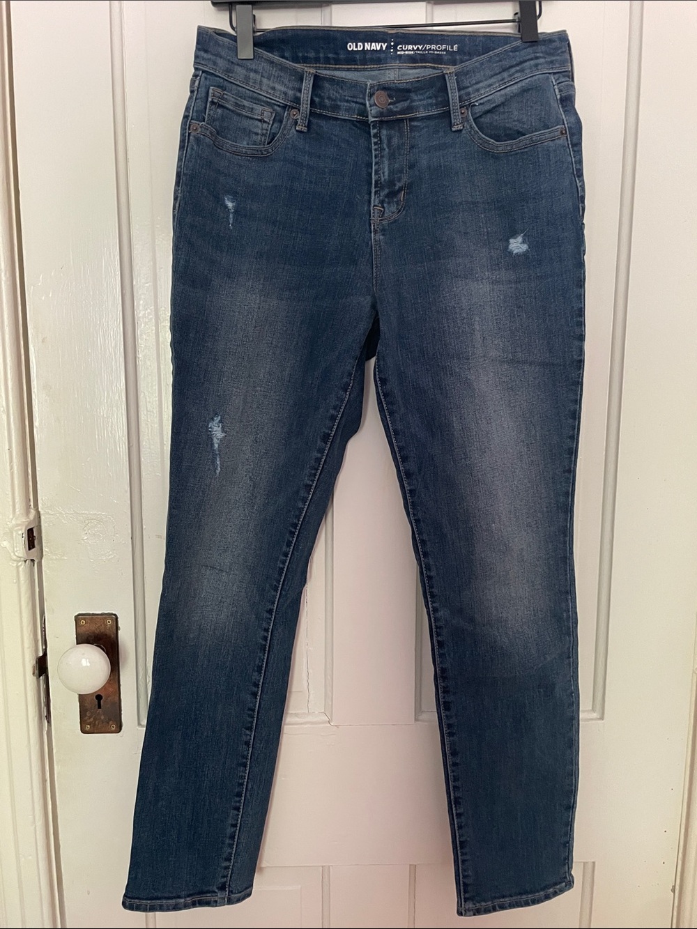 Old Navy Women’s Curvy mid-rise slim straight Jeans, sz 6 short